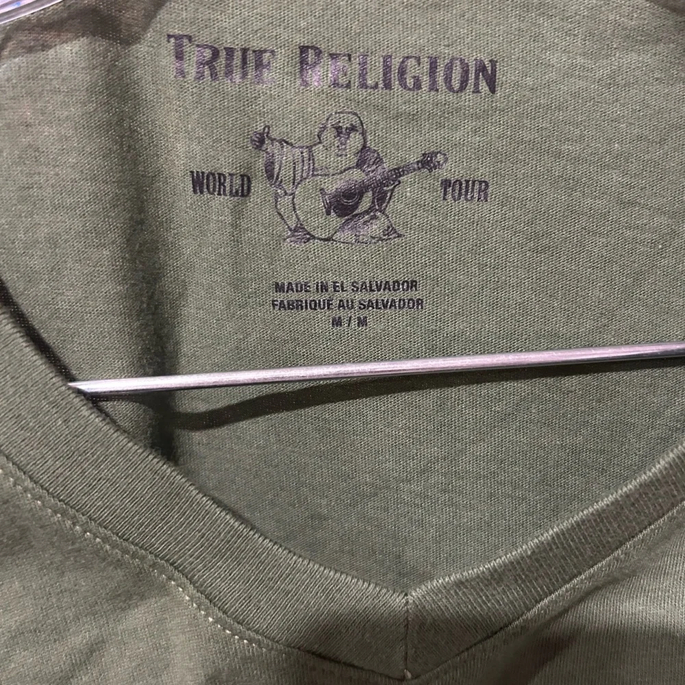 True Religion Green V-Neck T-Shirt Classic Horseshoe Logo Size M NWT